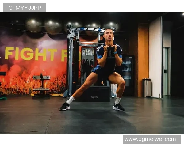 足球巨星C罗的日常生活揭秘与训练习惯分享 足球巨星C罗的日常生活揭秘与训练习惯分享