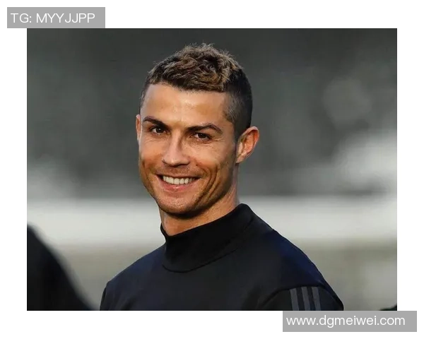 足球明星化身老大爷展现幽默一面引发球迷热议