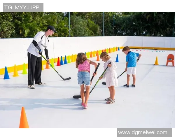 足球明星女友奢华游艇度假照曝光展现迷人风采与海洋魅力